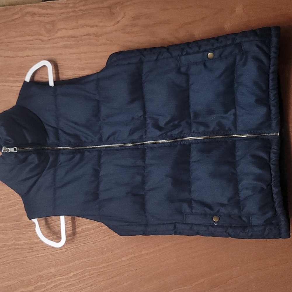 Women's puffer vest old navy. Navy blue size small.